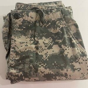 Men’s  military pants 
Size mens medium tall